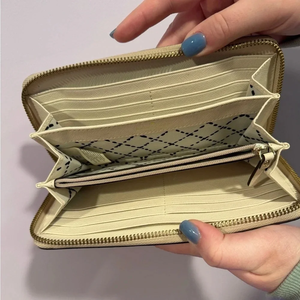 Kate Spade cream‎ bifold zipper wallet